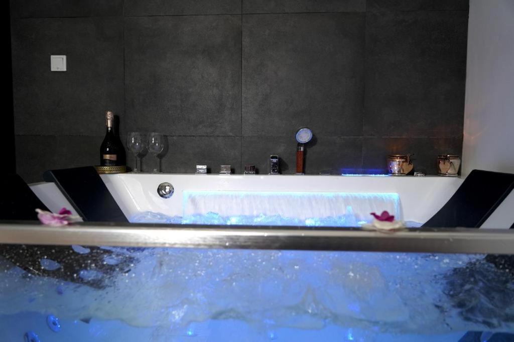 Relax Jacuzzi Apartment Krasków Exteriör bild
